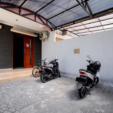 J&B Rooms Tomang Jakarta Mitra Reddoorz Eksteriør bilde