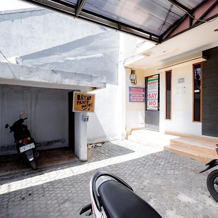 J&B Rooms Tomang Jakarta Mitra Reddoorz Eksteriør bilde