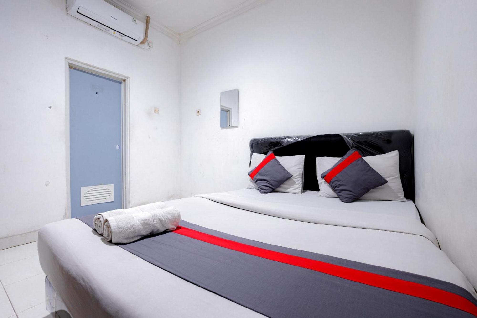 J&B Rooms Tomang Jakarta Mitra Reddoorz Eksteriør bilde